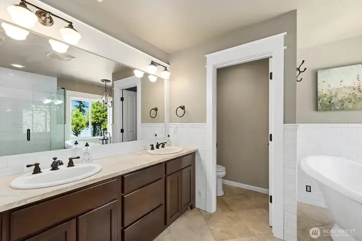 Primary En Suite Primary En Suite