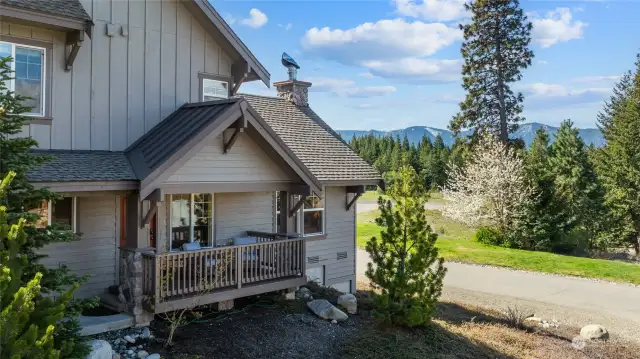 Unobstructed mountain views and tons of natural light!
