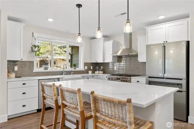 The clean, bright and spacious kitchen is ready for you to cook up the meal of your dreams.