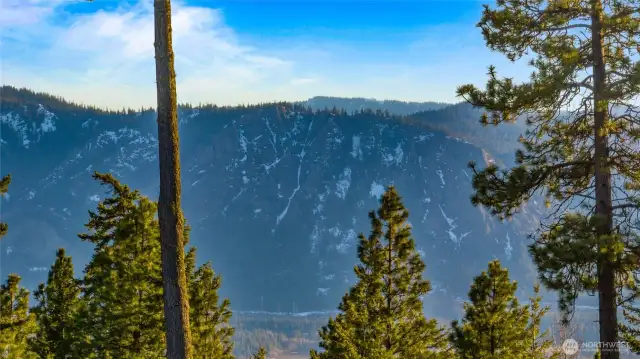 Gather with family and friends to enjoy views that will amaze you.