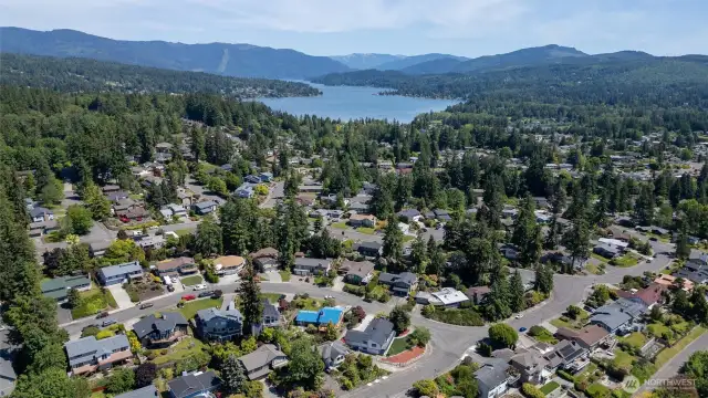 Just minutes from Lake Whatcom—this home offers the best of both convenience and recreation in a prime location near Bellingham’s most beloved waterway.