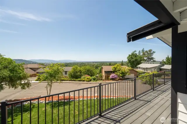 Bask in the sun on the upper deck—perfect for morning coffee or unwinding at golden hour.