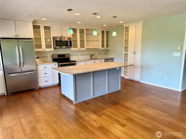 Easy pull drawers/ Under counter lighting