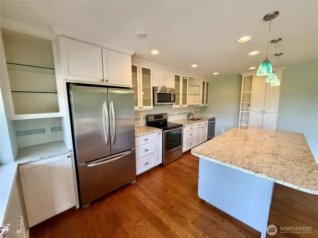 All stainless appliances stay with home, Brand New Dishwasher