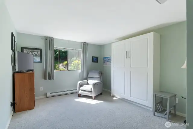 Fold Down Murphy Bed stays with home