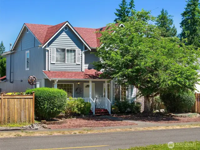 Welcome to a cute home in Tumwater, just a stone's throw from South Puget Sound Community College!