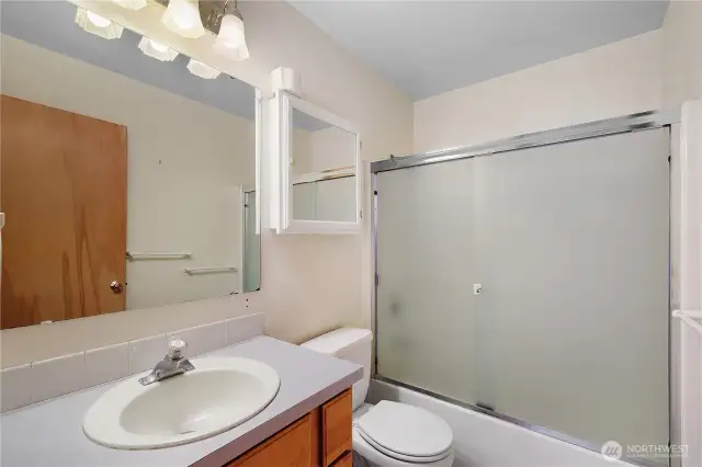 2nd floor hall bath.