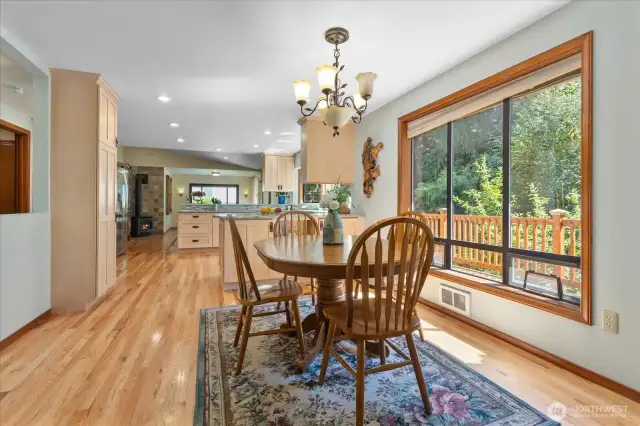 Host large dinner parties in your formal dining room that easily seats 8+ guests. Create holiday memories as you wine & dine with friends & family.