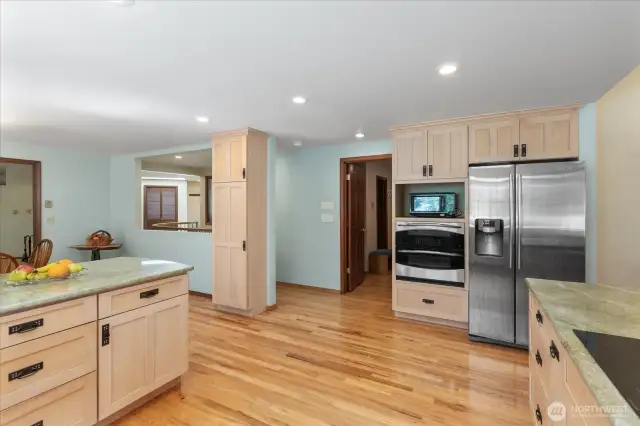 Welcome to your kitchen where inspiration meets innovation with double ovens, elevating every meal into  a masterpiece.