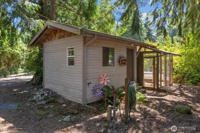 Calling all hobbyists! This property offers a sanctuary complete with outbuildings to fulfill your creative pursuits. This workshop space with power & quick connect water is just waiting for your touch! Endless possibilities to use this space as a workshop, artist/recording studio, home office or a gym.