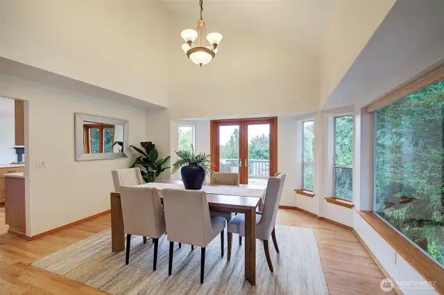 Main Level Dining Area Views the Cascade Mountains