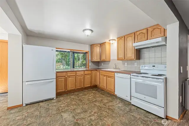 Large full kitchen.