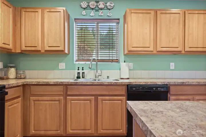 Warm, shaker-style cabinets and plenty of room for helpers!