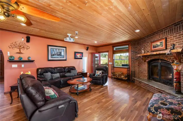 Huge fireplace for cozy winter evenings.