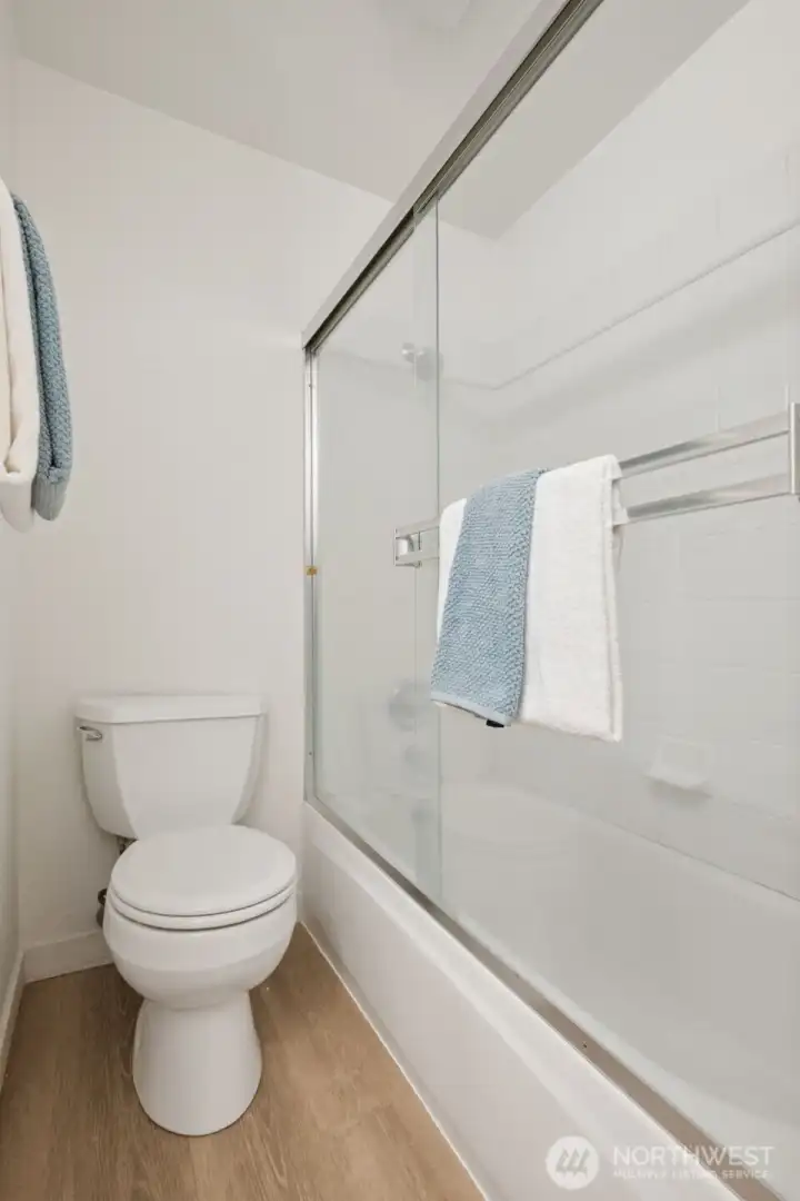 Full upstairs hall bathroom.