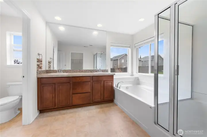 Upper Primary Ensuite Bath