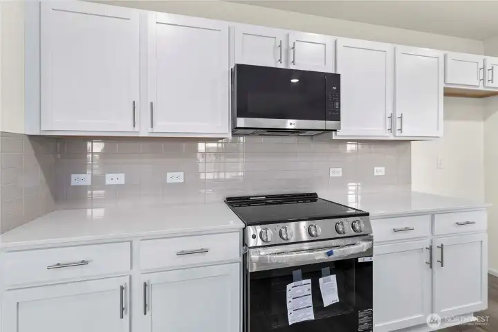 Disclaimer Secondary photos of same floor plan on different lot in different community: Photos are from another Lina, finishes, upgrades, and features may vary. Disclaimer Secondary photos of same floor plan on different lot in different community: Photos are from another Lina, finishes, upgrades, and features may vary.