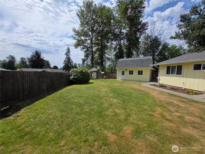 Another view of the large back yard.