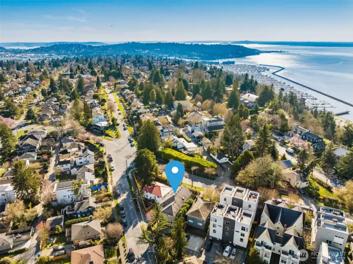 The perfect Sunset Hill location with a great coffee shop, restaurant, and stairs leading to Golden Gardens Beach & the Dog Park, just a block away. The perfect Sunset Hill location with a great coffee shop, restaurant, and stairs leading to Golden Gardens Beach & the Dog Park, just a block away.