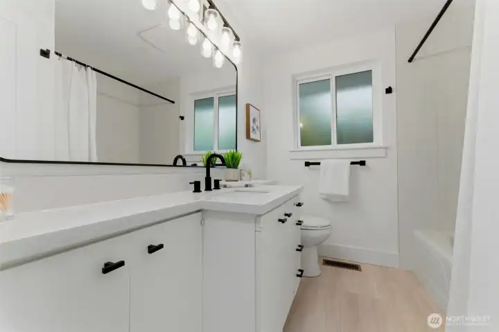 Upper Level Full Bath