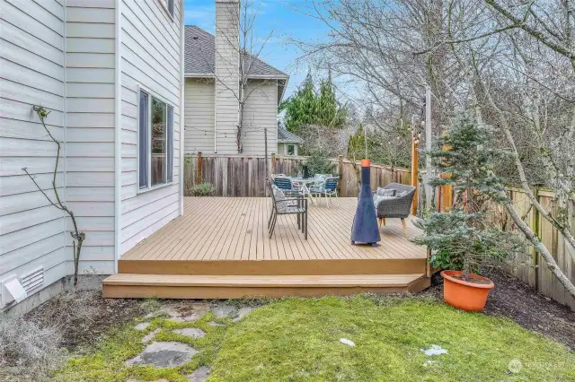 A charming transition from the deck to the lush green lawn, creating a harmonious indoor-outdoor lifestyle.