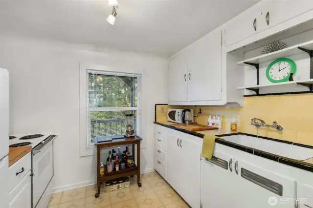 Upper unit kitchen