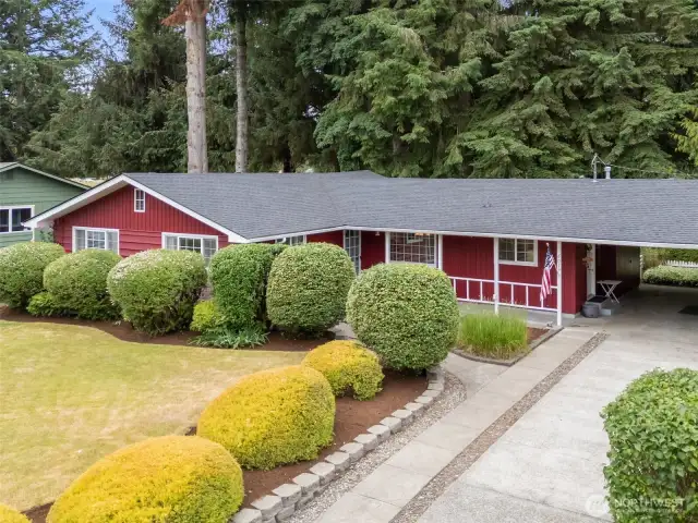 Welcome Home to Fairway Views!