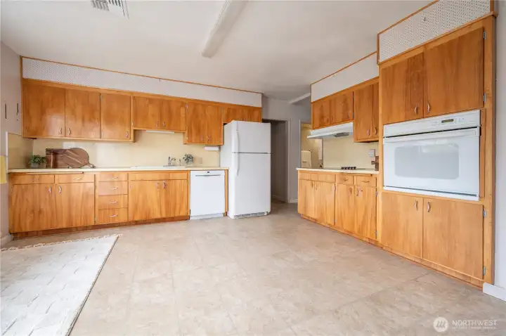 Large kitchen, solid built
