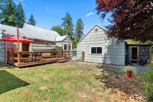 Backyard w/Patio & Sauna