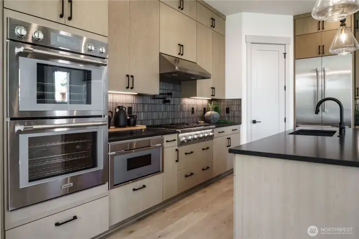 This photo/rendering is provided for illustrative purposes only. It does not depict the actual property, finishes, or furnishings, which may differ.