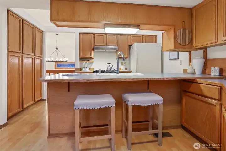 Kitchen breakfast bar.