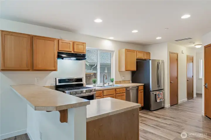 Clean, Well Kept Kitchen.