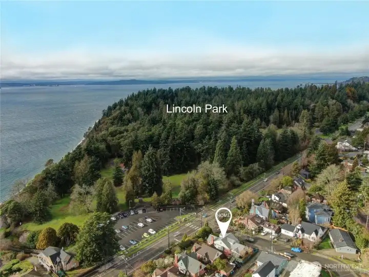 Linclon Park, the Sound, and the Vashon Ferry are all right here.