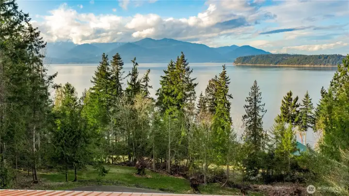 Birds' eye views set in complete privacy surrounded by beautiful evergreens. Birds' eye views set in complete privacy surrounded by beautiful evergreens.