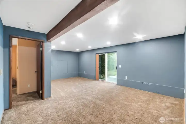 Great family room or Den. The slider leads to the patio with the Hot Tub. This would make a great theater room or Den with a bar. Great family room or Den. The slider leads to the patio with the Hot Tub. This would make a great theater room or Den with a bar.