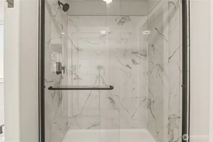 Primary en suite Primary en suite