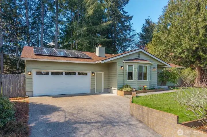 The hillside & open cul-de-sac location offers plenty of sunlight for the home's solar panel installation.