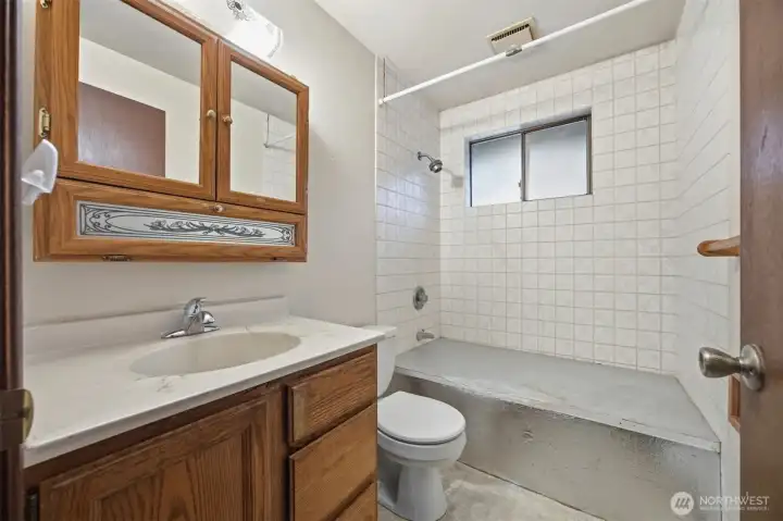 The main floor has a full bath that is adjacent to the primary bedroom with the tub closed off (the "tub does not work").