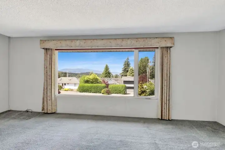 Living with view of the bay. Living with view of the bay.
