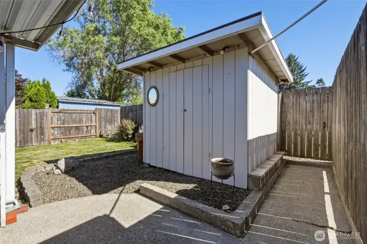 Detached garden/storage shed