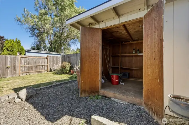 Detached garden/storage shed