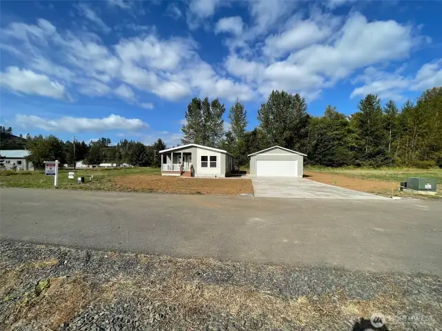 Picture from duplicate home and lot on Chris Rd