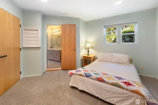 main house downstairs bedroom en suite