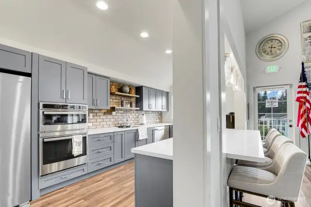 Mainfloor Kitchen for Entertaining!