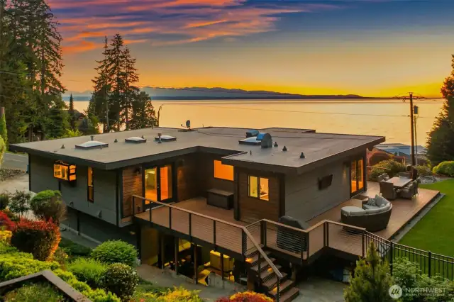 Coastal Chic! Amazing views.