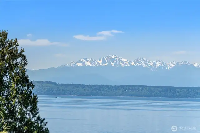 Panoramic Sound and Mountain Views