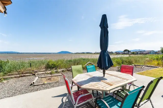 Enjoy dining al fresco or play a game of horseshoes
