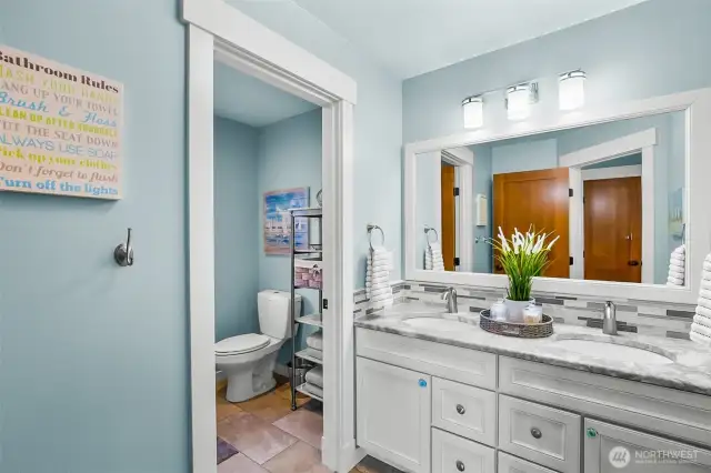 upper full bathroom