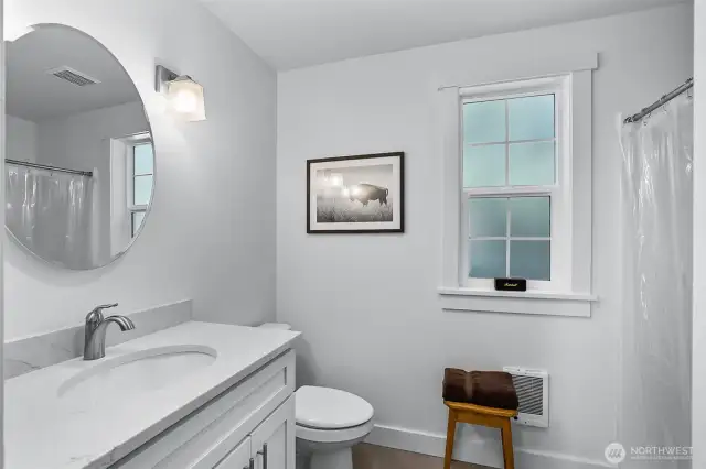 cottage main-floor bathroom with laundry