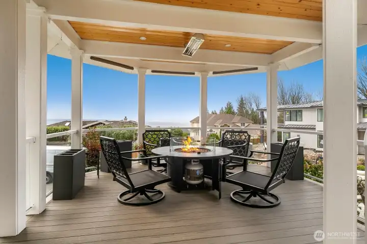 Entertainment deck off of the kitchen.